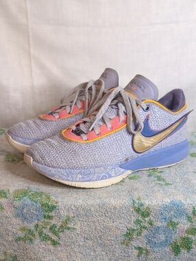 Nike LeBron 20 EP 'Purple And Gold' mens size 8